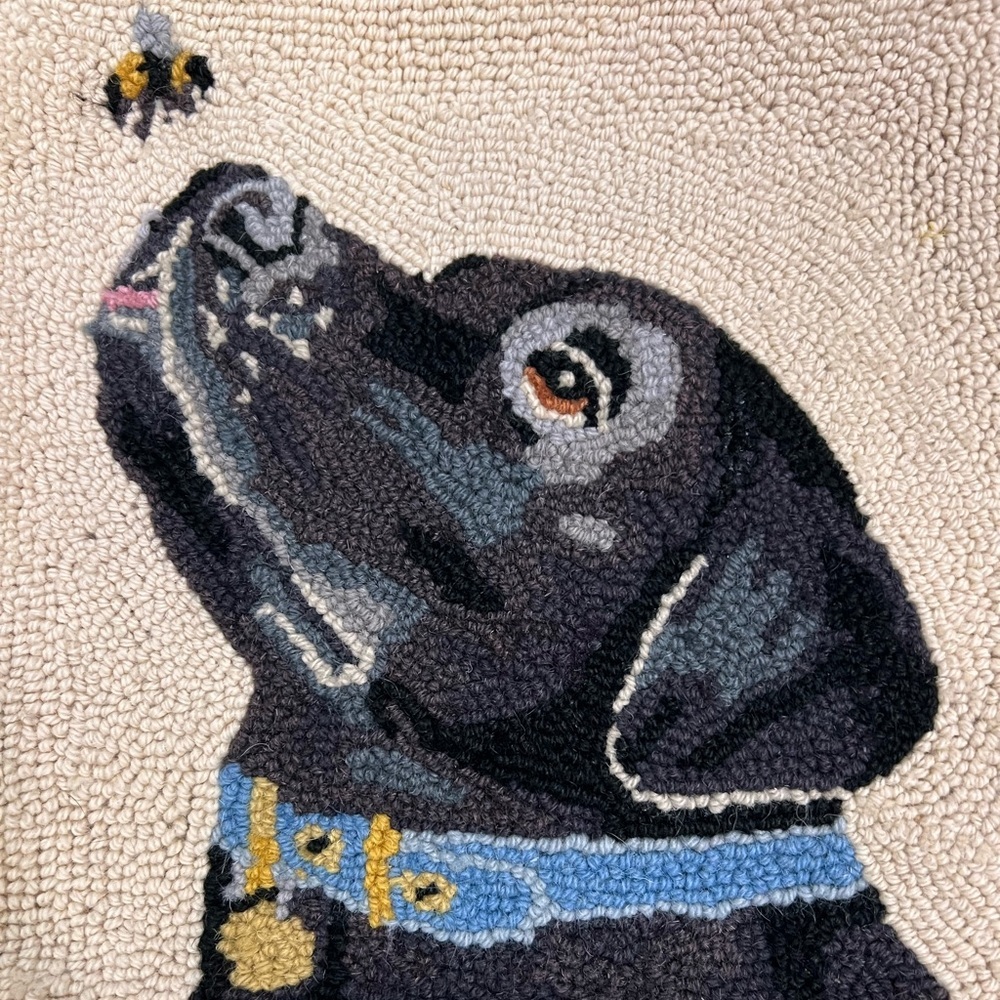 Wool Hooked Black Labrador With Bee Pillow Cover Velvet Back 16” Square - Picture 5 of 6